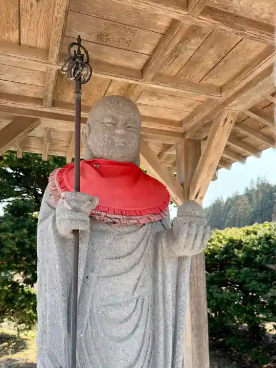 禅燈寺の{uncategorized: "未分類", other: "その他", undefined: "問題あり", building: "その他建物", grave: "お墓", sacred_gate: "鳥居", guardian: "狛犬", statue: "像", buddha: "仏像", history: "歴史", nature: "自然", garden: "庭園", animal: "動物", pagoda: "塔", temizu: "手水舎", mountain_gate: "山門・神門", sanctuary: "本殿・本堂", subordinate: "末社・摂社", art: "芸術", scenery: "景色", jizo: "地蔵", ema: "絵馬", goshuin: "御朱印", omikuji: "おみくじ", items: "授与品その他", amulet: "お守り", goshuincho: "御朱印帳", eats: "食事", festival: "お祭り", votive_dance: "神楽", shichigosan: "七五三参", wedding: "結婚式", experience: "体験その他", initially: "初詣", around: "周辺", anti_infection: "感染症対策"}