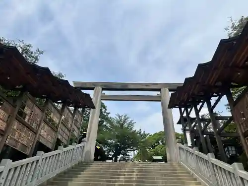 伊勢山皇大神宮の{uncategorized: "未分類", other: "その他", undefined: "問題あり", building: "その他建物", grave: "お墓", sacred_gate: "鳥居", guardian: "狛犬", statue: "像", buddha: "仏像", history: "歴史", nature: "自然", garden: "庭園", animal: "動物", pagoda: "塔", temizu: "手水舎", mountain_gate: "山門・神門", sanctuary: "本殿・本堂", subordinate: "末社・摂社", art: "芸術", scenery: "景色", jizo: "地蔵", ema: "絵馬", goshuin: "御朱印", omikuji: "おみくじ", items: "授与品その他", amulet: "お守り", goshuincho: "御朱印帳", eats: "食事", festival: "お祭り", votive_dance: "神楽", shichigosan: "七五三参", wedding: "結婚式", experience: "体験その他", initially: "初詣", around: "周辺", anti_infection: "感染症対策"}