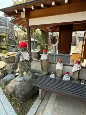 興徳寺の{uncategorized: "未分類", other: "その他", undefined: "問題あり", building: "その他建物", grave: "お墓", sacred_gate: "鳥居", guardian: "狛犬", statue: "像", buddha: "仏像", history: "歴史", nature: "自然", garden: "庭園", animal: "動物", pagoda: "塔", temizu: "手水舎", mountain_gate: "山門・神門", sanctuary: "本殿・本堂", subordinate: "末社・摂社", art: "芸術", scenery: "景色", jizo: "地蔵", ema: "絵馬", goshuin: "御朱印", omikuji: "おみくじ", items: "授与品その他", amulet: "お守り", goshuincho: "御朱印帳", eats: "食事", festival: "お祭り", votive_dance: "神楽", shichigosan: "七五三参", wedding: "結婚式", experience: "体験その他", initially: "初詣", around: "周辺", anti_infection: "感染症対策"}