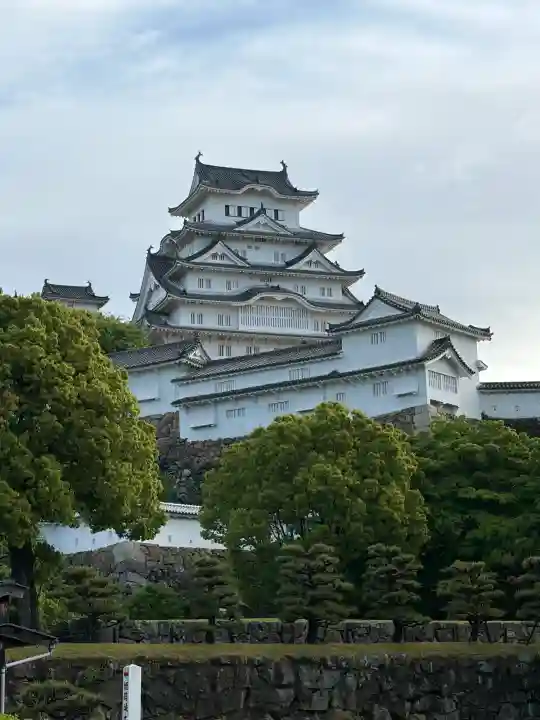 姫路神社の{uncategorized: "未分類", other: "その他", undefined: "問題あり", building: "その他建物", grave: "お墓", sacred_gate: "鳥居", guardian: "狛犬", statue: "像", buddha: "仏像", history: "歴史", nature: "自然", garden: "庭園", animal: "動物", pagoda: "塔", temizu: "手水舎", mountain_gate: "山門・神門", sanctuary: "本殿・本堂", subordinate: "末社・摂社", art: "芸術", scenery: "景色", jizo: "地蔵", ema: "絵馬", goshuin: "御朱印", omikuji: "おみくじ", items: "授与品その他", amulet: "お守り", goshuincho: "御朱印帳", eats: "食事", festival: "お祭り", votive_dance: "神楽", shichigosan: "七五三参", wedding: "結婚式", experience: "体験その他", initially: "初詣", around: "周辺", anti_infection: "感染症対策"}