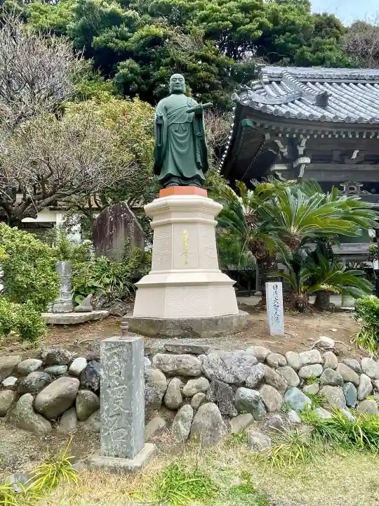 龍口寺の{uncategorized: "未分類", other: "その他", undefined: "問題あり", building: "その他建物", grave: "お墓", sacred_gate: "鳥居", guardian: "狛犬", statue: "像", buddha: "仏像", history: "歴史", nature: "自然", garden: "庭園", animal: "動物", pagoda: "塔", temizu: "手水舎", mountain_gate: "山門・神門", sanctuary: "本殿・本堂", subordinate: "末社・摂社", art: "芸術", scenery: "景色", jizo: "地蔵", ema: "絵馬", goshuin: "御朱印", omikuji: "おみくじ", items: "授与品その他", amulet: "お守り", goshuincho: "御朱印帳", eats: "食事", festival: "お祭り", votive_dance: "神楽", shichigosan: "七五三参", wedding: "結婚式", experience: "体験その他", initially: "初詣", around: "周辺", anti_infection: "感染症対策"}