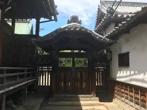 本興寺の山門・神門