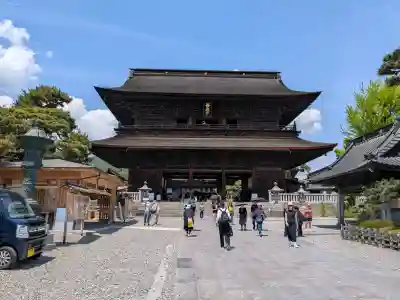 善光寺の{uncategorized: "未分類", other: "その他", undefined: "問題あり", building: "その他建物", grave: "お墓", sacred_gate: "鳥居", guardian: "狛犬", statue: "像", buddha: "仏像", history: "歴史", nature: "自然", garden: "庭園", animal: "動物", pagoda: "塔", temizu: "手水舎", mountain_gate: "山門・神門", sanctuary: "本殿・本堂", subordinate: "末社・摂社", art: "芸術", scenery: "景色", jizo: "地蔵", ema: "絵馬", goshuin: "御朱印", omikuji: "おみくじ", items: "授与品その他", amulet: "お守り", goshuincho: "御朱印帳", eats: "食事", festival: "お祭り", votive_dance: "神楽", shichigosan: "七五三参", wedding: "結婚式", experience: "体験その他", initially: "初詣", around: "周辺", anti_infection: "感染症対策"}