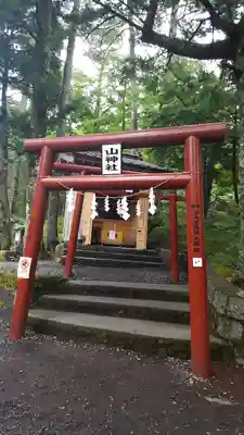 新屋山神社の鳥居
