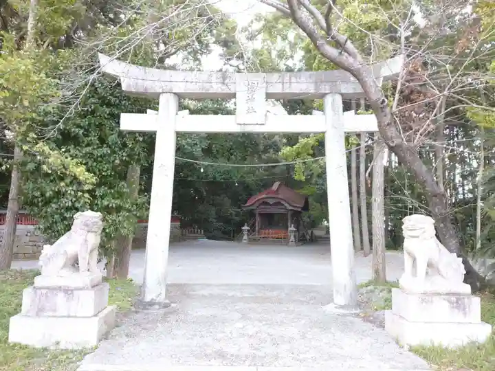 薦神社の鳥居