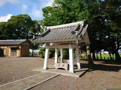 神明社の手水舎