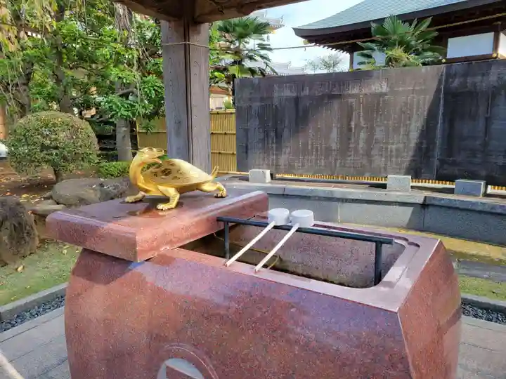 三学院の手水舎