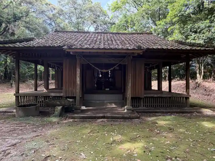 箱崎神社の{uncategorized: "未分類", other: "その他", undefined: "問題あり", building: "その他建物", grave: "お墓", sacred_gate: "鳥居", guardian: "狛犬", statue: "像", buddha: "仏像", history: "歴史", nature: "自然", garden: "庭園", animal: "動物", pagoda: "塔", temizu: "手水舎", mountain_gate: "山門・神門", sanctuary: "本殿・本堂", subordinate: "末社・摂社", art: "芸術", scenery: "景色", jizo: "地蔵", ema: "絵馬", goshuin: "御朱印", omikuji: "おみくじ", items: "授与品その他", amulet: "お守り", goshuincho: "御朱印帳", eats: "食事", festival: "お祭り", votive_dance: "神楽", shichigosan: "七五三参", wedding: "結婚式", experience: "体験その他", initially: "初詣", around: "周辺", anti_infection: "感染症対策"}