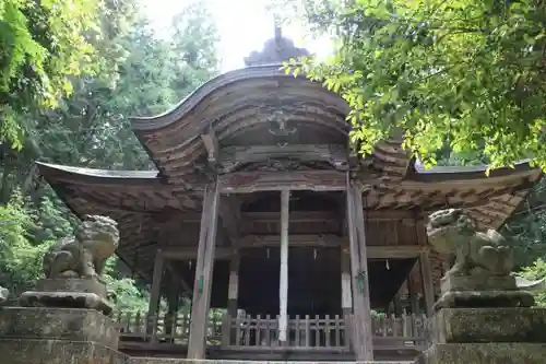 六所神社の本殿