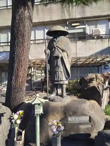 東本願寺の像