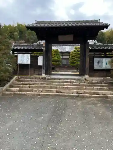 洞春寺の{uncategorized: "未分類", other: "その他", undefined: "問題あり", building: "その他建物", grave: "お墓", sacred_gate: "鳥居", guardian: "狛犬", statue: "像", buddha: "仏像", history: "歴史", nature: "自然", garden: "庭園", animal: "動物", pagoda: "塔", temizu: "手水舎", mountain_gate: "山門・神門", sanctuary: "本殿・本堂", subordinate: "末社・摂社", art: "芸術", scenery: "景色", jizo: "地蔵", ema: "絵馬", goshuin: "御朱印", omikuji: "おみくじ", items: "授与品その他", amulet: "お守り", goshuincho: "御朱印帳", eats: "食事", festival: "お祭り", votive_dance: "神楽", shichigosan: "七五三参", wedding: "結婚式", experience: "体験その他", initially: "初詣", around: "周辺", anti_infection: "感染症対策"}