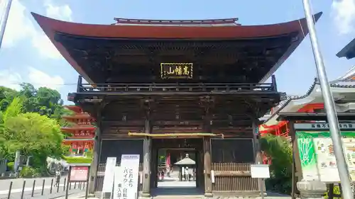 高幡不動尊　金剛寺の山門