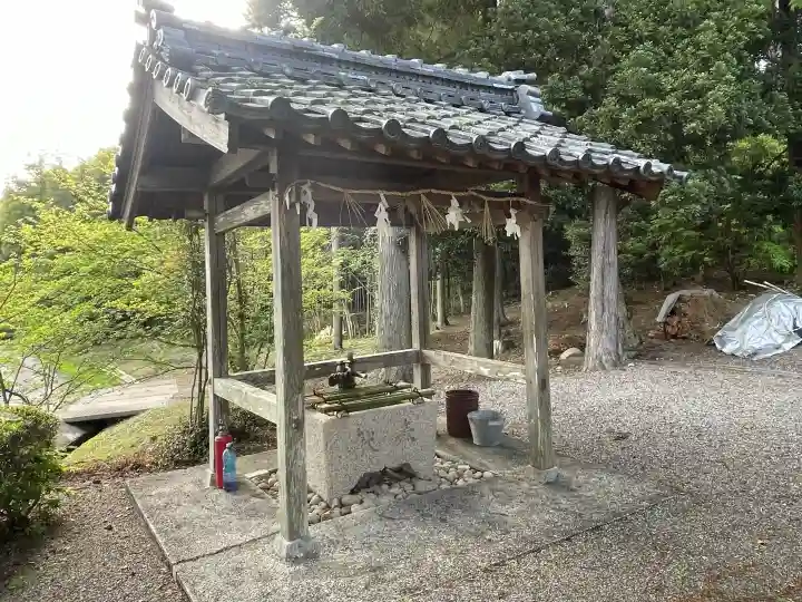 八幡神社 (山本)の{uncategorized: "未分類", other: "その他", undefined: "問題あり", building: "その他建物", grave: "お墓", sacred_gate: "鳥居", guardian: "狛犬", statue: "像", buddha: "仏像", history: "歴史", nature: "自然", garden: "庭園", animal: "動物", pagoda: "塔", temizu: "手水舎", mountain_gate: "山門・神門", sanctuary: "本殿・本堂", subordinate: "末社・摂社", art: "芸術", scenery: "景色", jizo: "地蔵", ema: "絵馬", goshuin: "御朱印", omikuji: "おみくじ", items: "授与品その他", amulet: "お守り", goshuincho: "御朱印帳", eats: "食事", festival: "お祭り", votive_dance: "神楽", shichigosan: "七五三参", wedding: "結婚式", experience: "体験その他", initially: "初詣", around: "周辺", anti_infection: "感染症対策"}