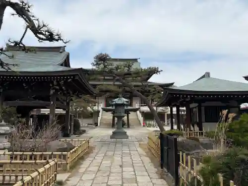 萬満寺の{uncategorized: "未分類", other: "その他", undefined: "問題あり", building: "その他建物", grave: "お墓", sacred_gate: "鳥居", guardian: "狛犬", statue: "像", buddha: "仏像", history: "歴史", nature: "自然", garden: "庭園", animal: "動物", pagoda: "塔", temizu: "手水舎", mountain_gate: "山門・神門", sanctuary: "本殿・本堂", subordinate: "末社・摂社", art: "芸術", scenery: "景色", jizo: "地蔵", ema: "絵馬", goshuin: "御朱印", omikuji: "おみくじ", items: "授与品その他", amulet: "お守り", goshuincho: "御朱印帳", eats: "食事", festival: "お祭り", votive_dance: "神楽", shichigosan: "七五三参", wedding: "結婚式", experience: "体験その他", initially: "初詣", around: "周辺", anti_infection: "感染症対策"}