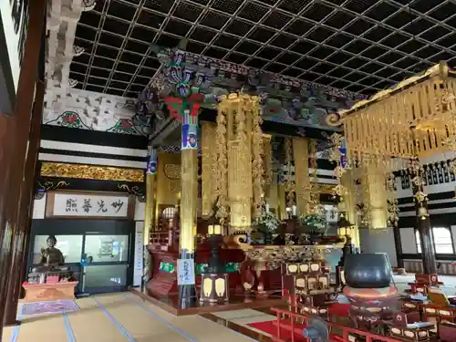 東身延藻原寺の本殿・本堂