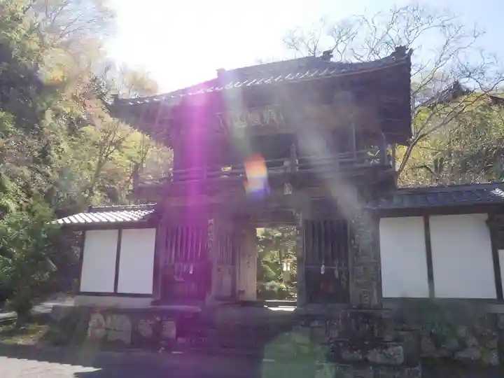 秩父札所三十二番 法性寺の山門・神門