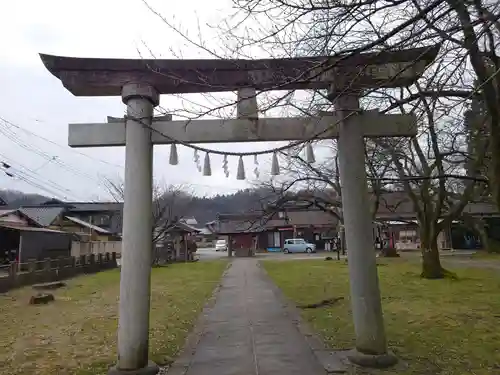 守りの神　藤基神社の鳥居