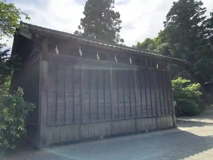 比々多神社の{uncategorized: "未分類", other: "その他", undefined: "問題あり", building: "その他建物", grave: "お墓", sacred_gate: "鳥居", guardian: "狛犬", statue: "像", buddha: "仏像", history: "歴史", nature: "自然", garden: "庭園", animal: "動物", pagoda: "塔", temizu: "手水舎", mountain_gate: "山門・神門", sanctuary: "本殿・本堂", subordinate: "末社・摂社", art: "芸術", scenery: "景色", jizo: "地蔵", ema: "絵馬", goshuin: "御朱印", omikuji: "おみくじ", items: "授与品その他", amulet: "お守り", goshuincho: "御朱印帳", eats: "食事", festival: "お祭り", votive_dance: "神楽", shichigosan: "七五三参", wedding: "結婚式", experience: "体験その他", initially: "初詣", around: "周辺", anti_infection: "感染症対策"}