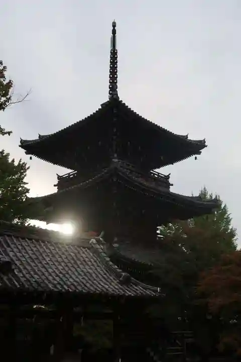 真正極楽寺(真如堂)の塔