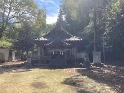 高田神社の本殿