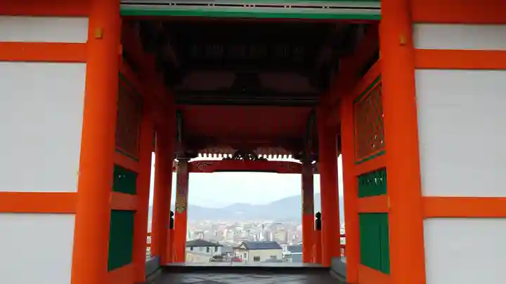 清水寺の山門・神門
