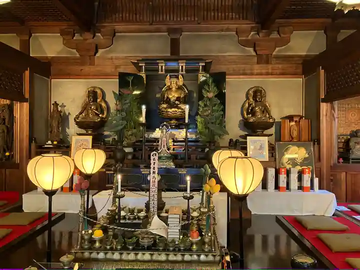 藤次寺の本殿・本堂