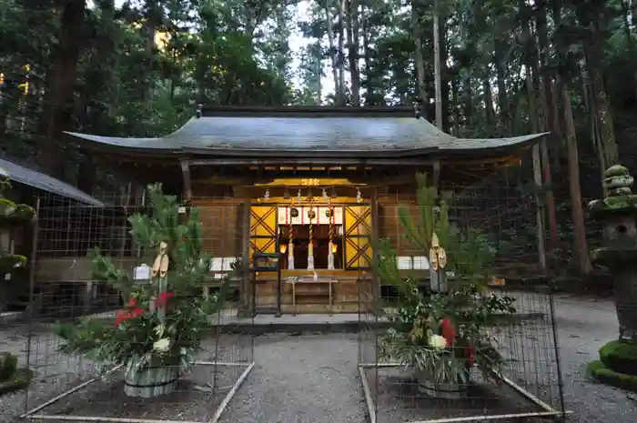 室生龍穴神社の本殿