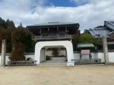 智禅寺の{uncategorized: "未分類", other: "その他", undefined: "問題あり", building: "その他建物", grave: "お墓", sacred_gate: "鳥居", guardian: "狛犬", statue: "像", buddha: "仏像", history: "歴史", nature: "自然", garden: "庭園", animal: "動物", pagoda: "塔", temizu: "手水舎", mountain_gate: "山門・神門", sanctuary: "本殿・本堂", subordinate: "末社・摂社", art: "芸術", scenery: "景色", jizo: "地蔵", ema: "絵馬", goshuin: "御朱印", omikuji: "おみくじ", items: "授与品その他", amulet: "お守り", goshuincho: "御朱印帳", eats: "食事", festival: "お祭り", votive_dance: "神楽", shichigosan: "七五三参", wedding: "結婚式", experience: "体験その他", initially: "初詣", around: "周辺", anti_infection: "感染症対策"}