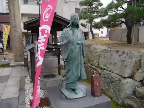 柴田神社の像