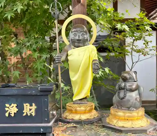 善光寺の{uncategorized: "未分類", other: "その他", undefined: "問題あり", building: "その他建物", grave: "お墓", sacred_gate: "鳥居", guardian: "狛犬", statue: "像", buddha: "仏像", history: "歴史", nature: "自然", garden: "庭園", animal: "動物", pagoda: "塔", temizu: "手水舎", mountain_gate: "山門・神門", sanctuary: "本殿・本堂", subordinate: "末社・摂社", art: "芸術", scenery: "景色", jizo: "地蔵", ema: "絵馬", goshuin: "御朱印", omikuji: "おみくじ", items: "授与品その他", amulet: "お守り", goshuincho: "御朱印帳", eats: "食事", festival: "お祭り", votive_dance: "神楽", shichigosan: "七五三参", wedding: "結婚式", experience: "体験その他", initially: "初詣", around: "周辺", anti_infection: "感染症対策"}