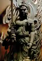 護摩供の後、特別に本堂内陣に入り間近で参拝できます