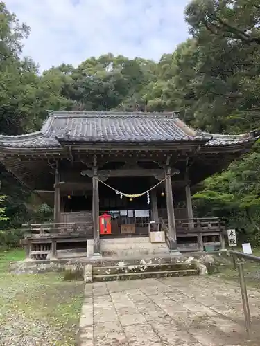 精矛神社の本殿