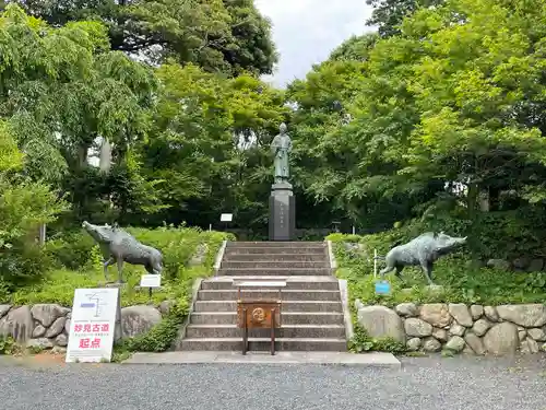 葛原八幡神社の像