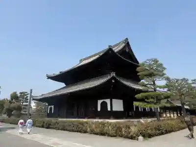 建仁寺（建仁禅寺）の{uncategorized: "未分類", other: "その他", undefined: "問題あり", building: "その他建物", grave: "お墓", sacred_gate: "鳥居", guardian: "狛犬", statue: "像", buddha: "仏像", history: "歴史", nature: "自然", garden: "庭園", animal: "動物", pagoda: "塔", temizu: "手水舎", mountain_gate: "山門・神門", sanctuary: "本殿・本堂", subordinate: "末社・摂社", art: "芸術", scenery: "景色", jizo: "地蔵", ema: "絵馬", goshuin: "御朱印", omikuji: "おみくじ", items: "授与品その他", amulet: "お守り", goshuincho: "御朱印帳", eats: "食事", festival: "お祭り", votive_dance: "神楽", shichigosan: "七五三参", wedding: "結婚式", experience: "体験その他", initially: "初詣", around: "周辺", anti_infection: "感染症対策"}