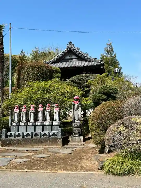 長昌寺の{uncategorized: "未分類", other: "その他", undefined: "問題あり", building: "その他建物", grave: "お墓", sacred_gate: "鳥居", guardian: "狛犬", statue: "像", buddha: "仏像", history: "歴史", nature: "自然", garden: "庭園", animal: "動物", pagoda: "塔", temizu: "手水舎", mountain_gate: "山門・神門", sanctuary: "本殿・本堂", subordinate: "末社・摂社", art: "芸術", scenery: "景色", jizo: "地蔵", ema: "絵馬", goshuin: "御朱印", omikuji: "おみくじ", items: "授与品その他", amulet: "お守り", goshuincho: "御朱印帳", eats: "食事", festival: "お祭り", votive_dance: "神楽", shichigosan: "七五三参", wedding: "結婚式", experience: "体験その他", initially: "初詣", around: "周辺", anti_infection: "感染症対策"}