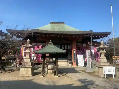 久米田寺の{uncategorized: "未分類", other: "その他", undefined: "問題あり", building: "その他建物", grave: "お墓", sacred_gate: "鳥居", guardian: "狛犬", statue: "像", buddha: "仏像", history: "歴史", nature: "自然", garden: "庭園", animal: "動物", pagoda: "塔", temizu: "手水舎", mountain_gate: "山門・神門", sanctuary: "本殿・本堂", subordinate: "末社・摂社", art: "芸術", scenery: "景色", jizo: "地蔵", ema: "絵馬", goshuin: "御朱印", omikuji: "おみくじ", items: "授与品その他", amulet: "お守り", goshuincho: "御朱印帳", eats: "食事", festival: "お祭り", votive_dance: "神楽", shichigosan: "七五三参", wedding: "結婚式", experience: "体験その他", initially: "初詣", around: "周辺", anti_infection: "感染症対策"}
