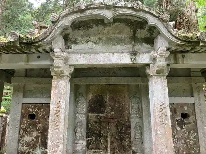 高野山金剛峯寺奥の院(和歌山県)