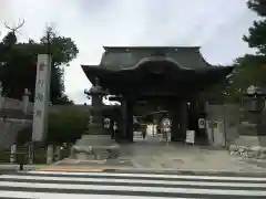 豊川閣　妙厳寺の山門