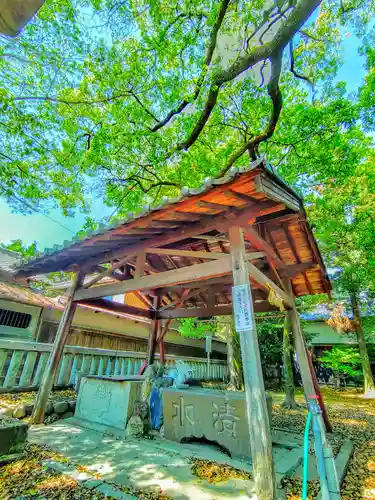 東野神社（東野町）の手水舎