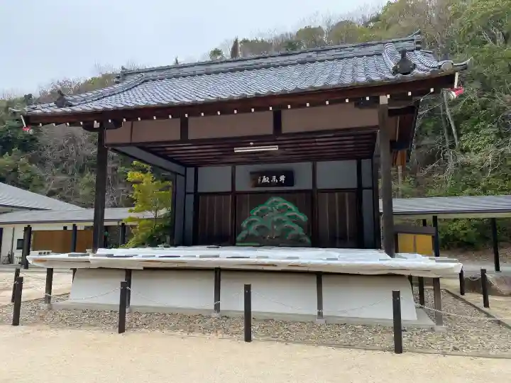 岡山縣護國神社の{uncategorized: "未分類", other: "その他", undefined: "問題あり", building: "その他建物", grave: "お墓", sacred_gate: "鳥居", guardian: "狛犬", statue: "像", buddha: "仏像", history: "歴史", nature: "自然", garden: "庭園", animal: "動物", pagoda: "塔", temizu: "手水舎", mountain_gate: "山門・神門", sanctuary: "本殿・本堂", subordinate: "末社・摂社", art: "芸術", scenery: "景色", jizo: "地蔵", ema: "絵馬", goshuin: "御朱印", omikuji: "おみくじ", items: "授与品その他", amulet: "お守り", goshuincho: "御朱印帳", eats: "食事", festival: "お祭り", votive_dance: "神楽", shichigosan: "七五三参", wedding: "結婚式", experience: "体験その他", initially: "初詣", around: "周辺", anti_infection: "感染症対策"}
