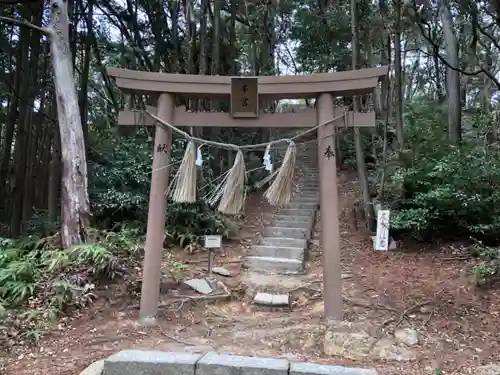 石上布都魂神社の鳥居