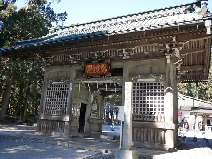 身延山奥之院思親閣の山門・神門