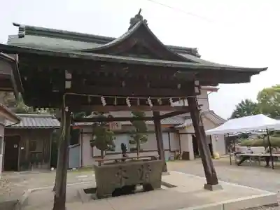 形原神社の手水舎