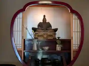 興聖寺の{uncategorized: "未分類", other: "その他", undefined: "問題あり", building: "その他建物", grave: "お墓", sacred_gate: "鳥居", guardian: "狛犬", statue: "像", buddha: "仏像", history: "歴史", nature: "自然", garden: "庭園", animal: "動物", pagoda: "塔", temizu: "手水舎", mountain_gate: "山門・神門", sanctuary: "本殿・本堂", subordinate: "末社・摂社", art: "芸術", scenery: "景色", jizo: "地蔵", ema: "絵馬", goshuin: "御朱印", omikuji: "おみくじ", items: "授与品その他", amulet: "お守り", goshuincho: "御朱印帳", eats: "食事", festival: "お祭り", votive_dance: "神楽", shichigosan: "七五三参", wedding: "結婚式", experience: "体験その他", initially: "初詣", around: "周辺", anti_infection: "感染症対策"}