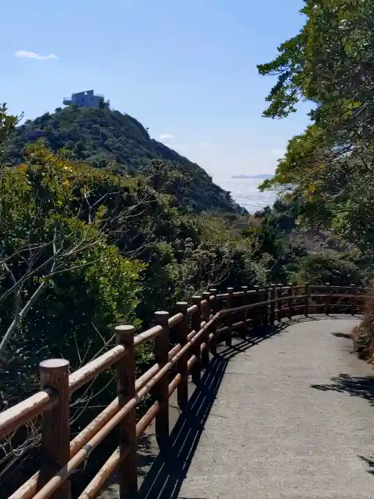 御崎神社の{uncategorized: "未分類", other: "その他", undefined: "問題あり", building: "その他建物", grave: "お墓", sacred_gate: "鳥居", guardian: "狛犬", statue: "像", buddha: "仏像", history: "歴史", nature: "自然", garden: "庭園", animal: "動物", pagoda: "塔", temizu: "手水舎", mountain_gate: "山門・神門", sanctuary: "本殿・本堂", subordinate: "末社・摂社", art: "芸術", scenery: "景色", jizo: "地蔵", ema: "絵馬", goshuin: "御朱印", omikuji: "おみくじ", items: "授与品その他", amulet: "お守り", goshuincho: "御朱印帳", eats: "食事", festival: "お祭り", votive_dance: "神楽", shichigosan: "七五三参", wedding: "結婚式", experience: "体験その他", initially: "初詣", around: "周辺", anti_infection: "感染症対策"}