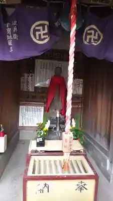 源兵衛子育地蔵尊の本殿・本堂