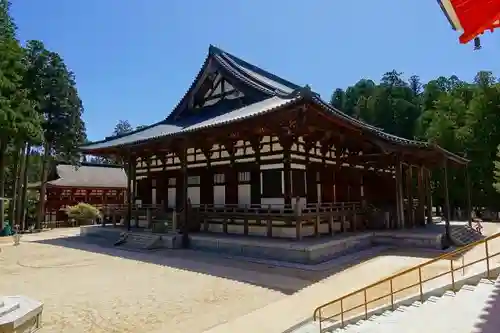 壇上伽藍の本殿・本堂