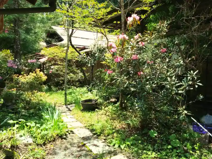 巴陵院の{uncategorized: "未分類", other: "その他", undefined: "問題あり", building: "その他建物", grave: "お墓", sacred_gate: "鳥居", guardian: "狛犬", statue: "像", buddha: "仏像", history: "歴史", nature: "自然", garden: "庭園", animal: "動物", pagoda: "塔", temizu: "手水舎", mountain_gate: "山門・神門", sanctuary: "本殿・本堂", subordinate: "末社・摂社", art: "芸術", scenery: "景色", jizo: "地蔵", ema: "絵馬", goshuin: "御朱印", omikuji: "おみくじ", items: "授与品その他", amulet: "お守り", goshuincho: "御朱印帳", eats: "食事", festival: "お祭り", votive_dance: "神楽", shichigosan: "七五三参", wedding: "結婚式", experience: "体験その他", initially: "初詣", around: "周辺", anti_infection: "感染症対策"}