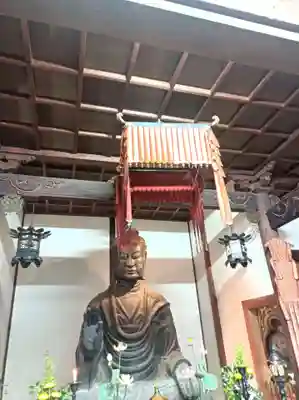 飛鳥大仏と本殿内