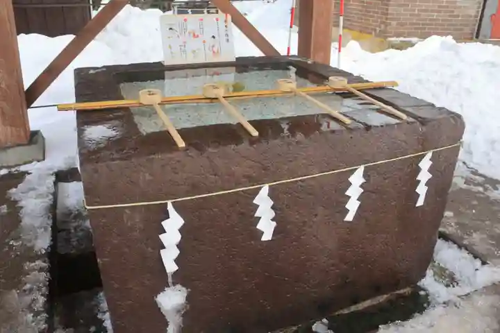土津神社|こどもと出世の神さまの手水舎